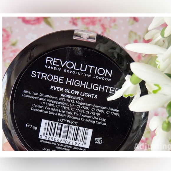 Makeup Revolution Strobe Highlighter - Ever Glow Lights | NWT | Full Size, 7.5g - Picture 2 of 4